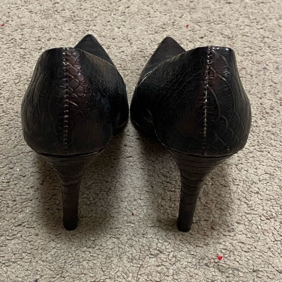 Kenneth Cole Pointy Heels - Picture 7 of 7